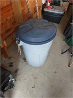 33gal garbage can with lid and seed