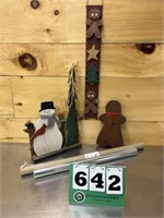(3) Wood Holiday Decorations & Wrap