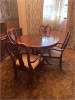 Singel Pedestal Dining Rm Table & 4 Chairs
