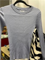 NEW SWEATER SIZE SMALL-HAS SMALL HOLE