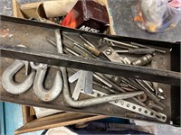 Tray with random tools
