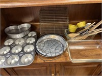 Kitchen lot with pyrex