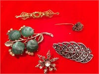 5 Brooches Vintage
