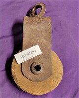 VTG METAL AND WOOD PULLEY