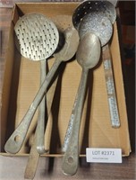 FLAT OF KITCHEN SPOONS & LADLES