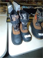 NEW MENS SIZE 8 BOOTS