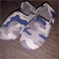 P-1050 MENS CAMO SLIPPERS SIZE 7-8