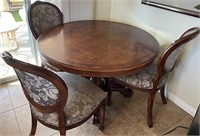 Q - ROUND TABLE W/ 3 CHAIRS (K4)