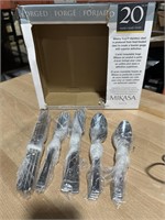 Mikasa Pinch, 20-piece Flatware Set-OPEN BOX