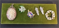 5 Assortment of Jewelry Items