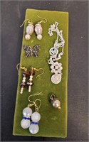 Assortment of vintage jewelry