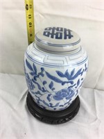 10" Oriental Blue And White Vessel