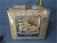 Croscill Home Queen Size Comforter