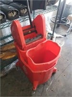 Double bucket mop bucket clean and dirty water