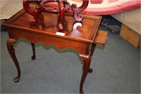 NICE CHERRY QUEENE ANNE STYLE TABLE