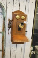 ANTIQUE WALL MOUNTED CRANK TELEPHONE