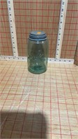 Ball quart jar with zinc lid and air bubbles