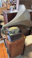 Columbia records old phonograph with horn