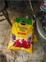 2 Bags of Miracle Grow Potting mix