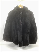 Manteau noir de style fourrure - small