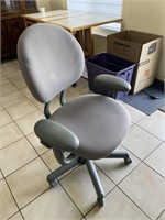 GRAY FABRIC DESK CHAIR ON WHEELS