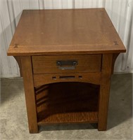 (L) 
Broyhill Wooden End Table (
Approx