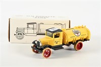 ERTL 1931 WHITE ROSE HAWKEYE TANKER BANK 1/34