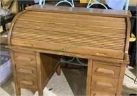 Antique oak roll top desk w/no key,