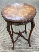 Antique oval four-legged side table with inlaid