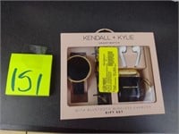 Kendall & Kylie Smartwatch with Earpods Gift Set