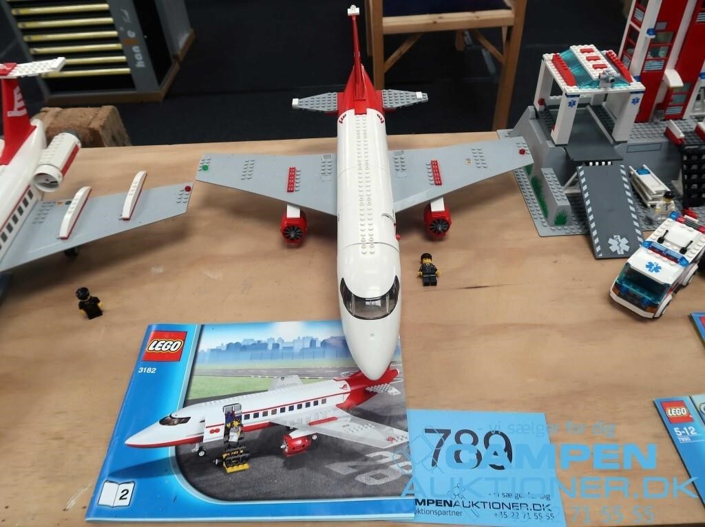 Føderale Telemacos Skæbne LEGO City - Flyvemaskine m/pilot MOMSFRI | Campen Auktioner A/S