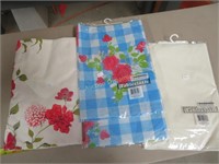 Cloth Tablecloth & 3 Feltback tablecloths