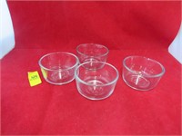 4 Pyrex dishes, clear