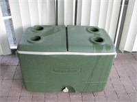 25"x14"x17" Rubbermaid Handled Rolling Cooler
