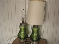 Two 31" Lamps With Only One Shade - Both Work