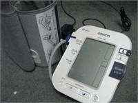 Omron HEM-780 Blood Pressure Monitor - Powers Up
