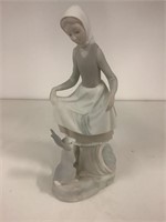 Lladro 4826 Bisque Finish Porcelain Figurine.