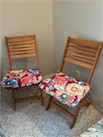 Vtg Folding Chairs w/ Cushions