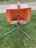 Plastic Mineral Feeder with metal Frame