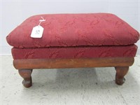 UPHOLSTERED LIFT TOP FOOT STOOL