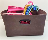 50 Plastic Clothes Hangers in Foldable Storage Bin