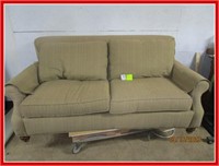 Very nice Flexsteel couch no tears or stains