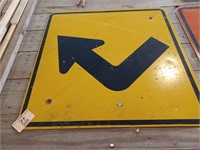 30 INCH METAL RIGHT TURN ROAD SIGN