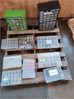PALLET SEVERAL CONTAINERS FASTENERS OF ALL KINDS;