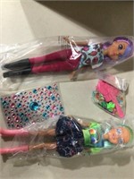Set of 2 dolls with accessories