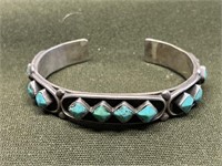 VINTAGE NATIVE AMERICAN STERLING SILVER CUFF