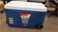 RUBBERMAID 75QT ICE CHEST ON WHEEL