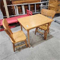 Kids Table w 2 Press back Chairs