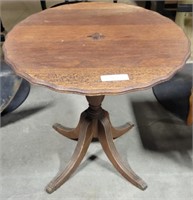 ROUND WOODEN SIDE TABLE