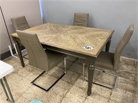 TABLE W/BUILT IN LEAF & 4 CHAIRS 66 X 44